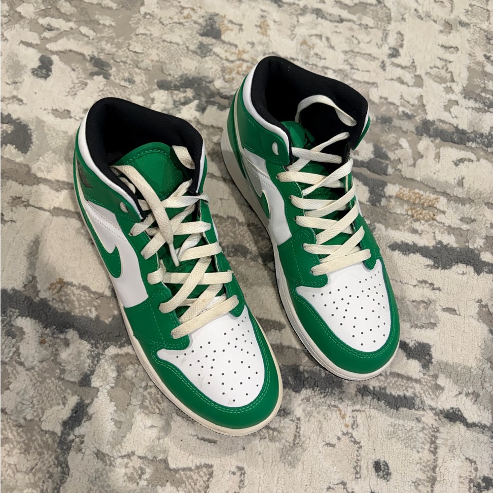 Nike Air Jordan 1 lucky green youth size 6